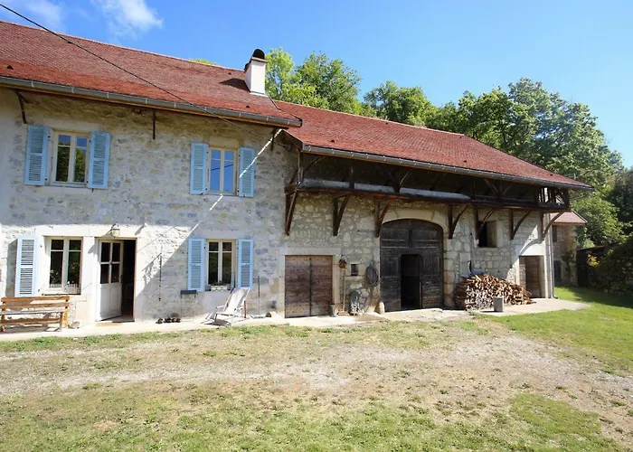 D'hotes Des Deux Lacs Bed and Breakfast *