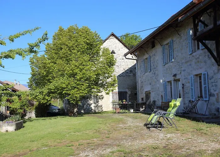 D'hotes Des Deux Lacs Bed and Breakfast Ceyzerieu