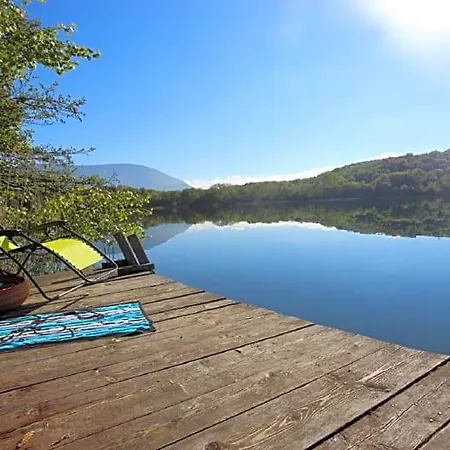 D'hotes Des Deux Lacs B&B *
